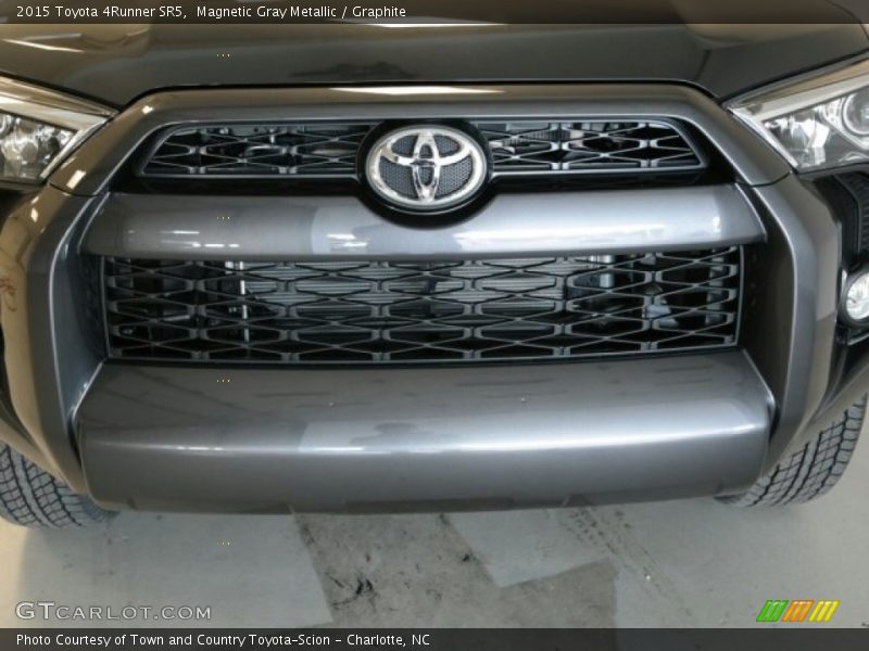 Magnetic Gray Metallic / Graphite 2015 Toyota 4Runner SR5