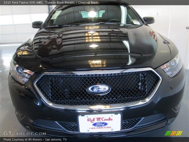 Tuxedo Black Metallic / Charcoal Black 2015 Ford Taurus SHO AWD