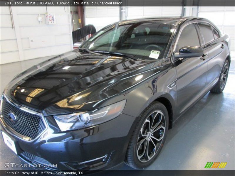 Tuxedo Black Metallic / Charcoal Black 2015 Ford Taurus SHO AWD