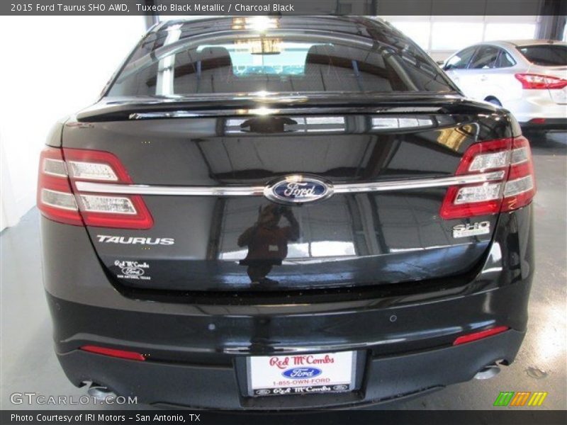Tuxedo Black Metallic / Charcoal Black 2015 Ford Taurus SHO AWD