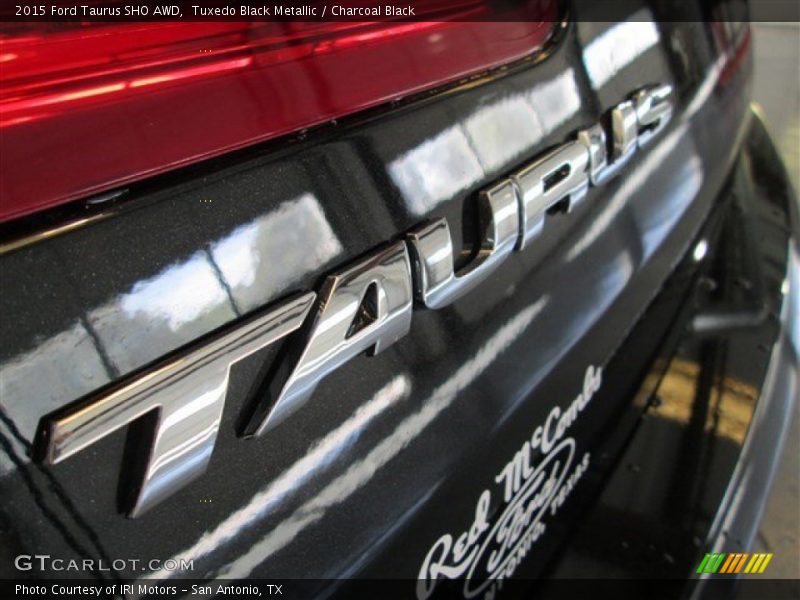 Tuxedo Black Metallic / Charcoal Black 2015 Ford Taurus SHO AWD