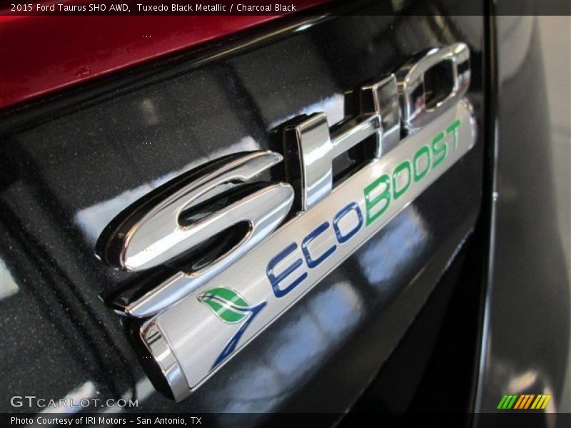 Tuxedo Black Metallic / Charcoal Black 2015 Ford Taurus SHO AWD