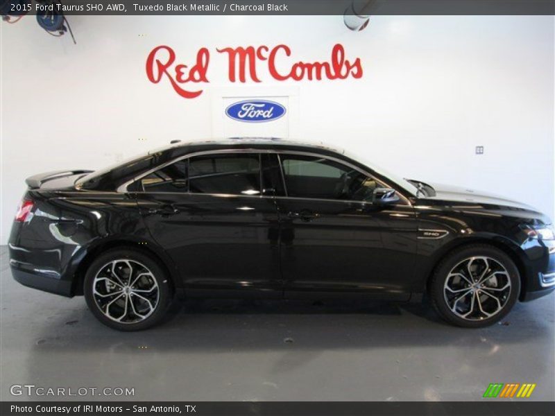 Tuxedo Black Metallic / Charcoal Black 2015 Ford Taurus SHO AWD