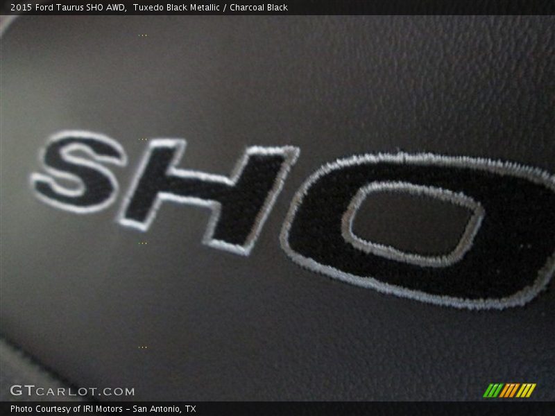 Tuxedo Black Metallic / Charcoal Black 2015 Ford Taurus SHO AWD