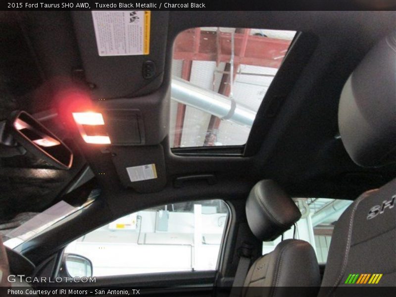 Tuxedo Black Metallic / Charcoal Black 2015 Ford Taurus SHO AWD