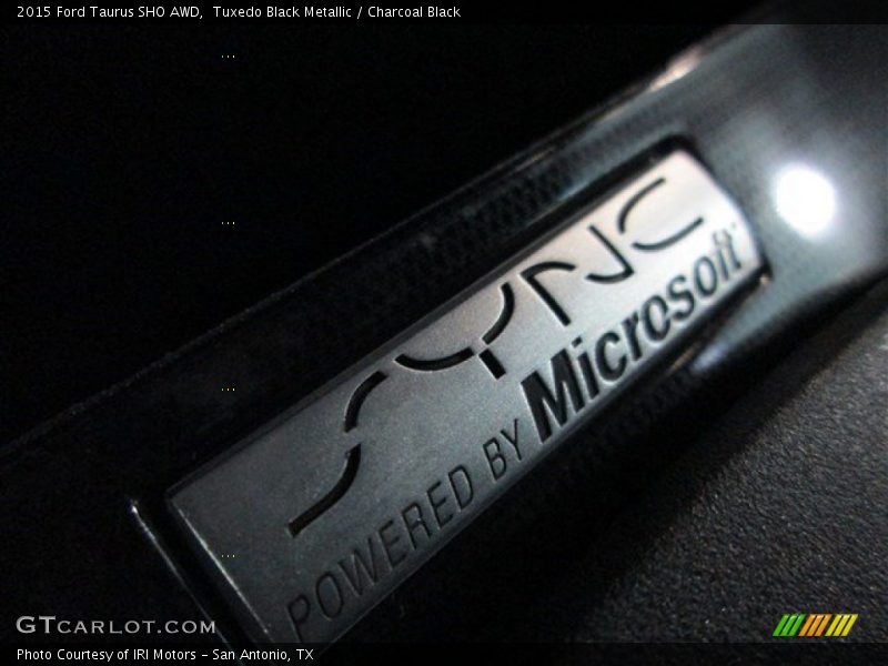 Tuxedo Black Metallic / Charcoal Black 2015 Ford Taurus SHO AWD
