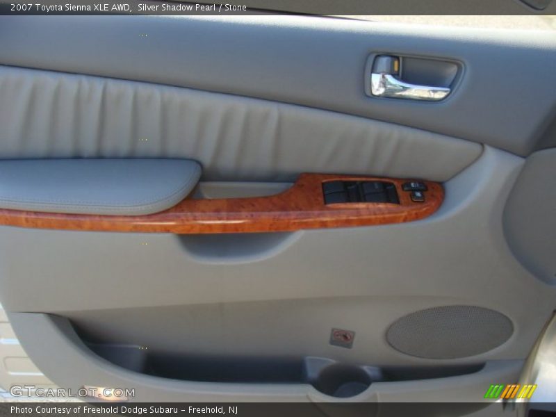 Silver Shadow Pearl / Stone 2007 Toyota Sienna XLE AWD