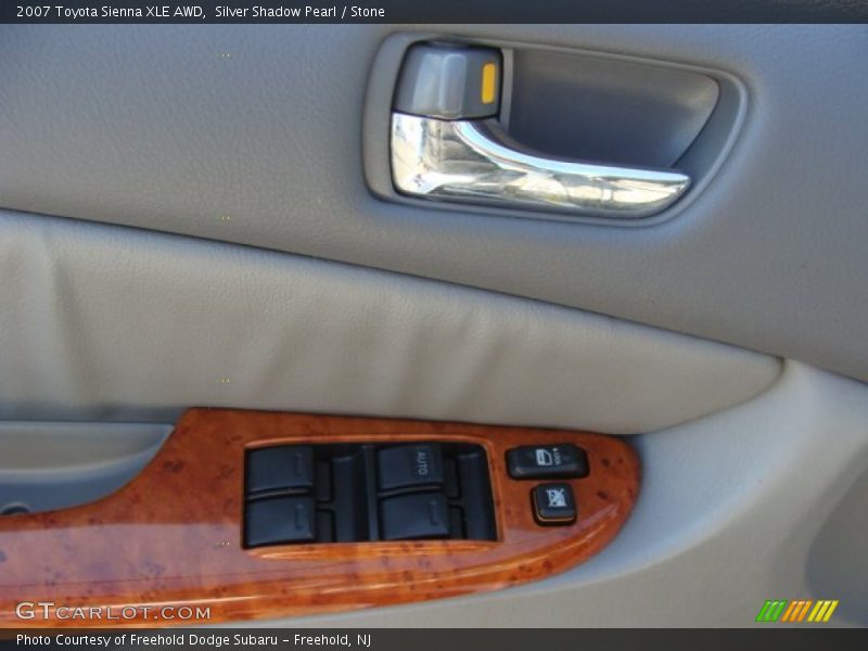 Silver Shadow Pearl / Stone 2007 Toyota Sienna XLE AWD