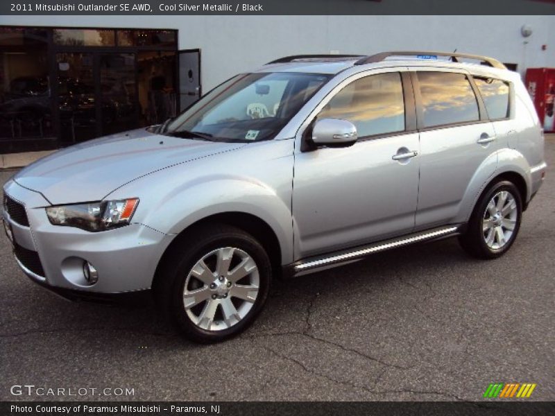 Cool Silver Metallic / Black 2011 Mitsubishi Outlander SE AWD
