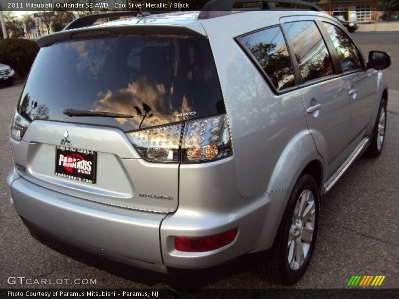 Cool Silver Metallic / Black 2011 Mitsubishi Outlander SE AWD