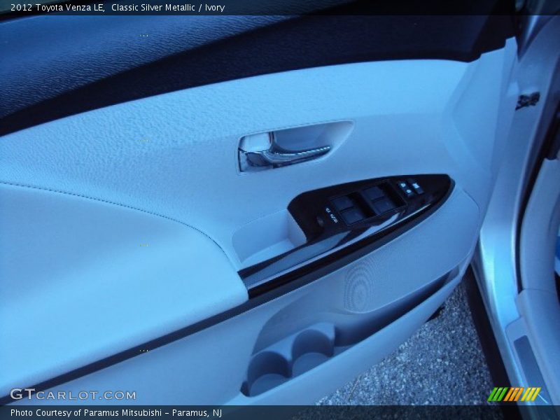 Classic Silver Metallic / Ivory 2012 Toyota Venza LE