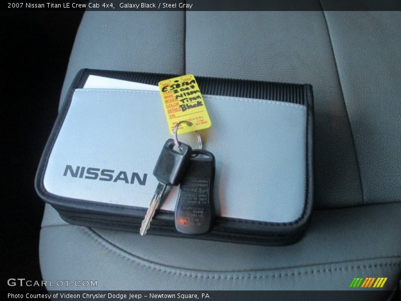 Galaxy Black / Steel Gray 2007 Nissan Titan LE Crew Cab 4x4