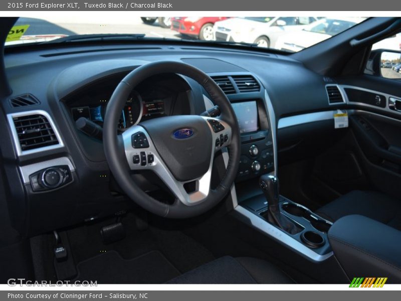 Tuxedo Black / Charcoal Black 2015 Ford Explorer XLT