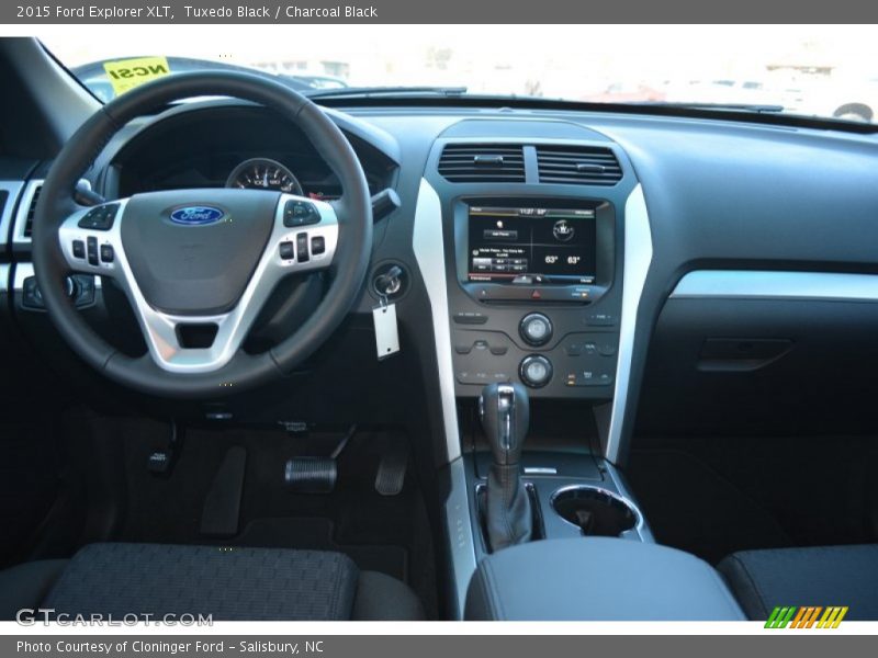 Tuxedo Black / Charcoal Black 2015 Ford Explorer XLT
