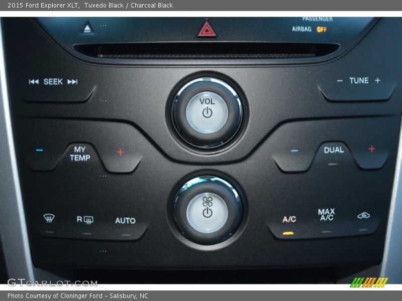 Tuxedo Black / Charcoal Black 2015 Ford Explorer XLT