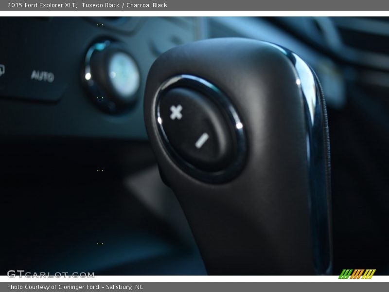 Tuxedo Black / Charcoal Black 2015 Ford Explorer XLT