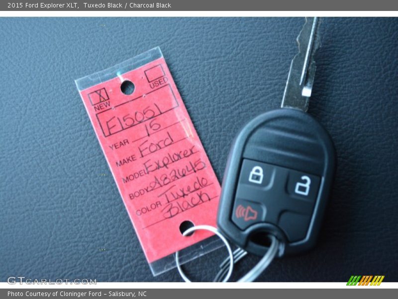Tuxedo Black / Charcoal Black 2015 Ford Explorer XLT