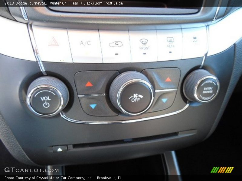 Winter Chill Pearl / Black/Light Frost Beige 2013 Dodge Journey SE