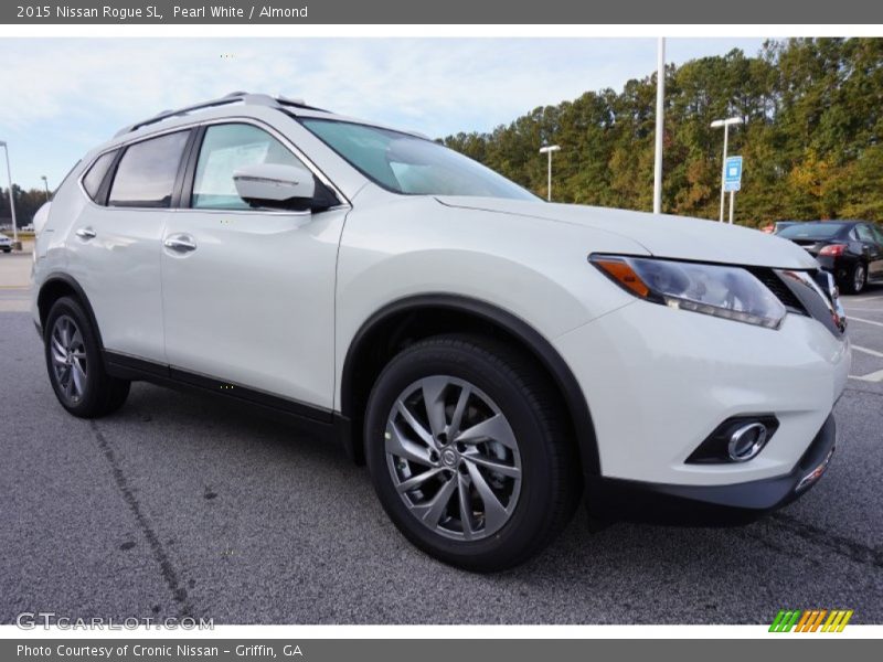 Front 3/4 View of 2015 Rogue SL