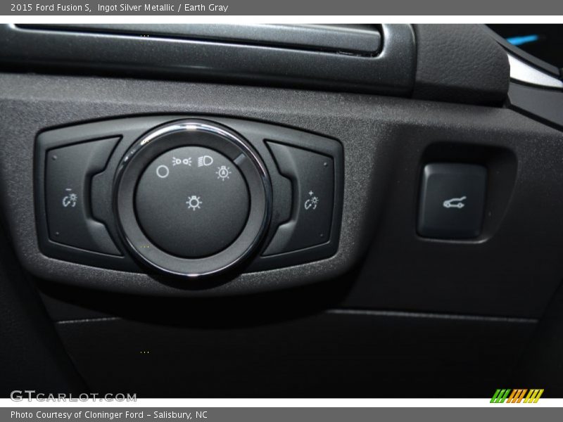Ingot Silver Metallic / Earth Gray 2015 Ford Fusion S