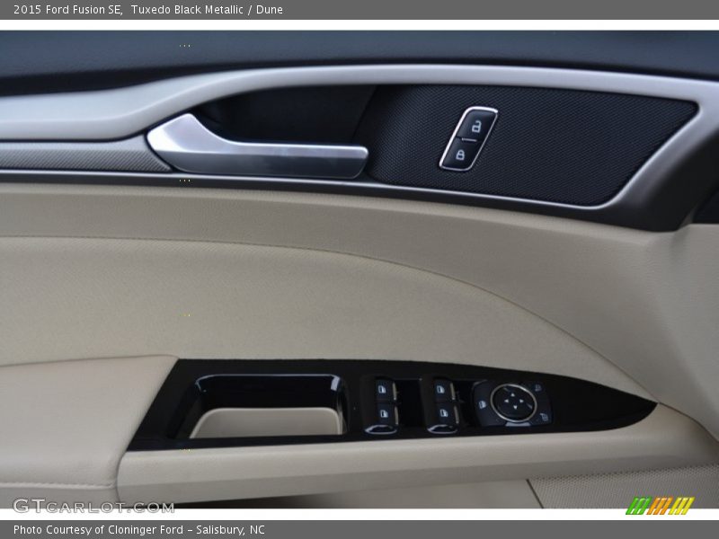 Tuxedo Black Metallic / Dune 2015 Ford Fusion SE
