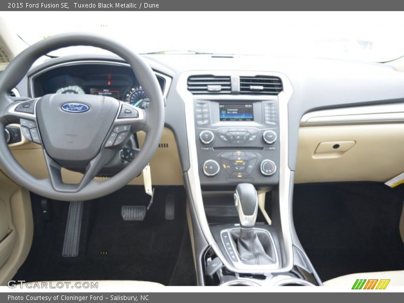Tuxedo Black Metallic / Dune 2015 Ford Fusion SE