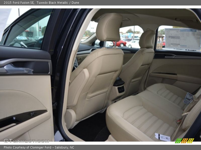 Tuxedo Black Metallic / Dune 2015 Ford Fusion SE