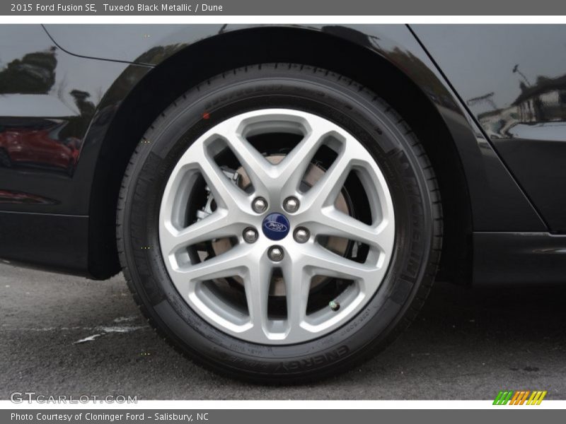 Tuxedo Black Metallic / Dune 2015 Ford Fusion SE