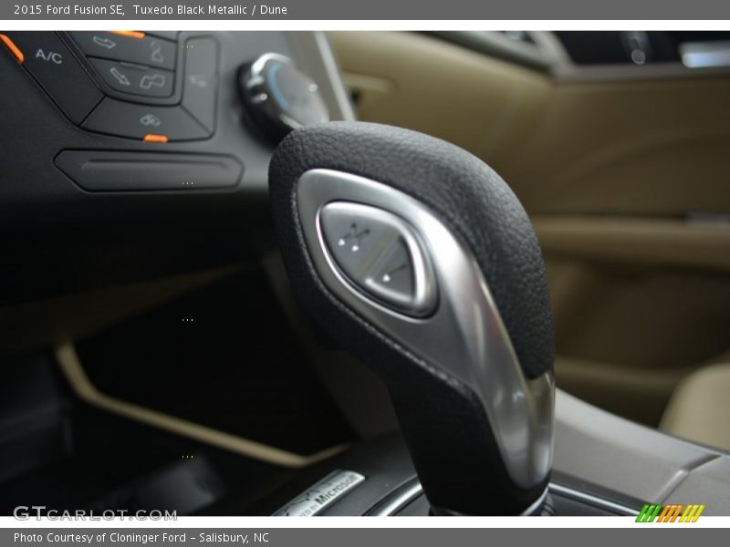 Tuxedo Black Metallic / Dune 2015 Ford Fusion SE