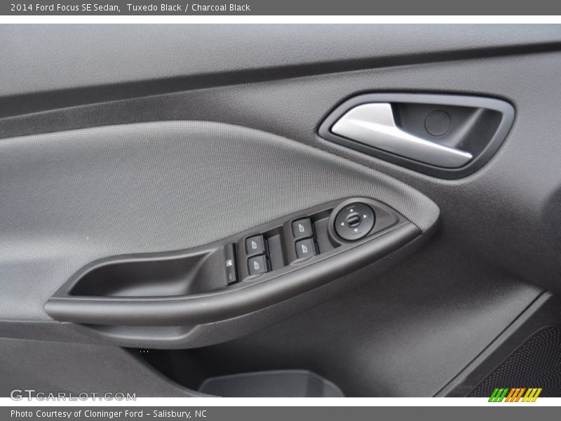 Tuxedo Black / Charcoal Black 2014 Ford Focus SE Sedan
