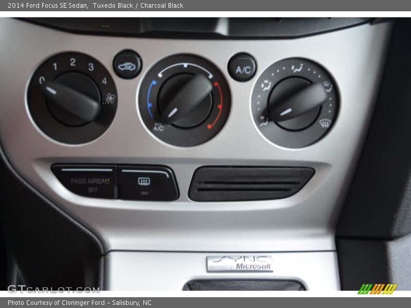 Tuxedo Black / Charcoal Black 2014 Ford Focus SE Sedan