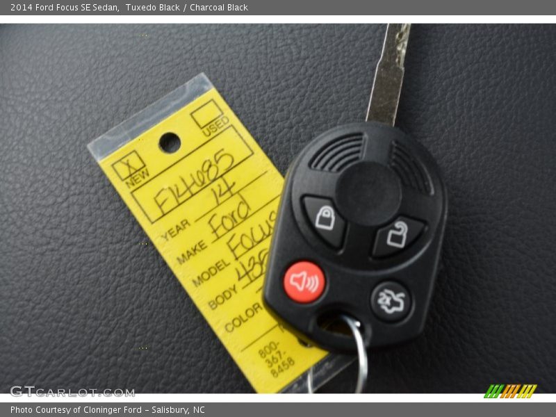 Tuxedo Black / Charcoal Black 2014 Ford Focus SE Sedan