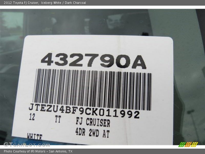 Iceberg White / Dark Charcoal 2012 Toyota FJ Cruiser