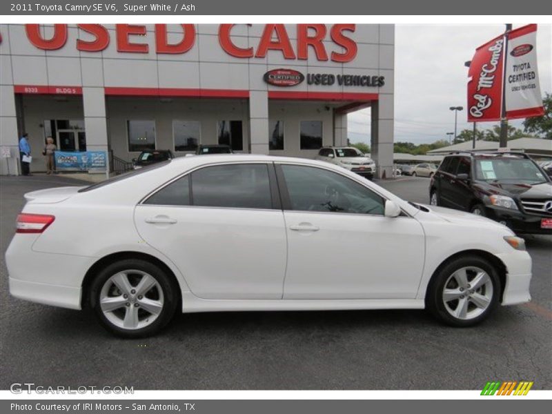 Super White / Ash 2011 Toyota Camry SE V6