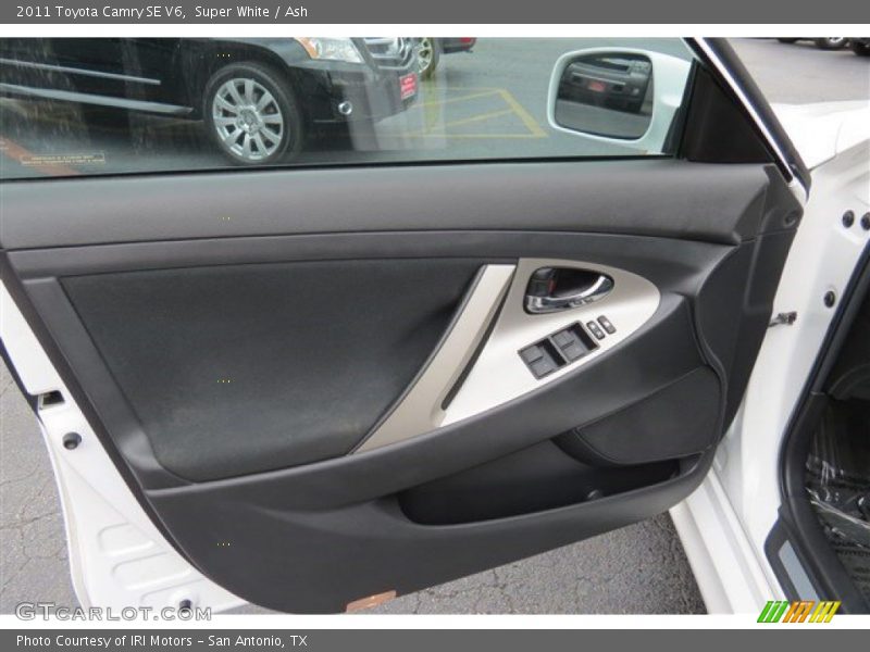 Super White / Ash 2011 Toyota Camry SE V6