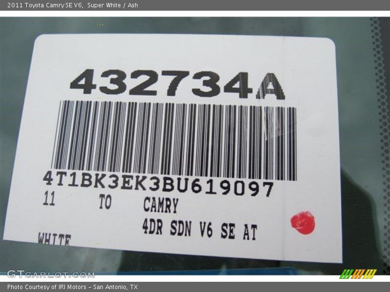 Super White / Ash 2011 Toyota Camry SE V6