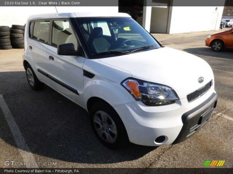 Front 3/4 View of 2010 Soul 1.6
