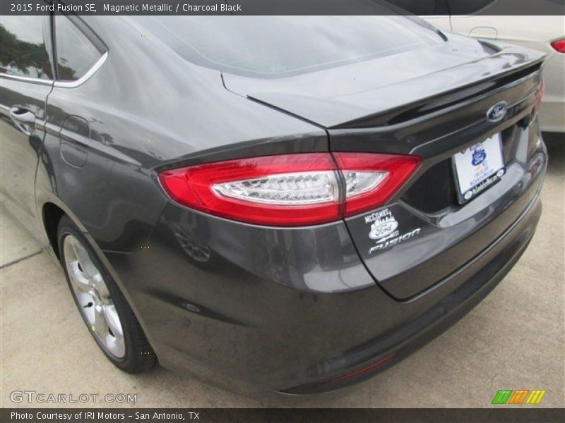 Magnetic Metallic / Charcoal Black 2015 Ford Fusion SE