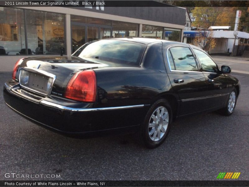 Black / Black 2011 Lincoln Town Car Signature Limited