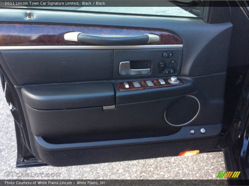 Black / Black 2011 Lincoln Town Car Signature Limited