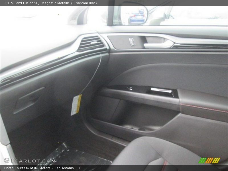 Magnetic Metallic / Charcoal Black 2015 Ford Fusion SE