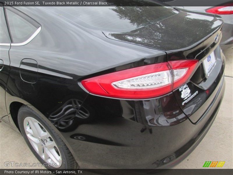 Tuxedo Black Metallic / Charcoal Black 2015 Ford Fusion SE