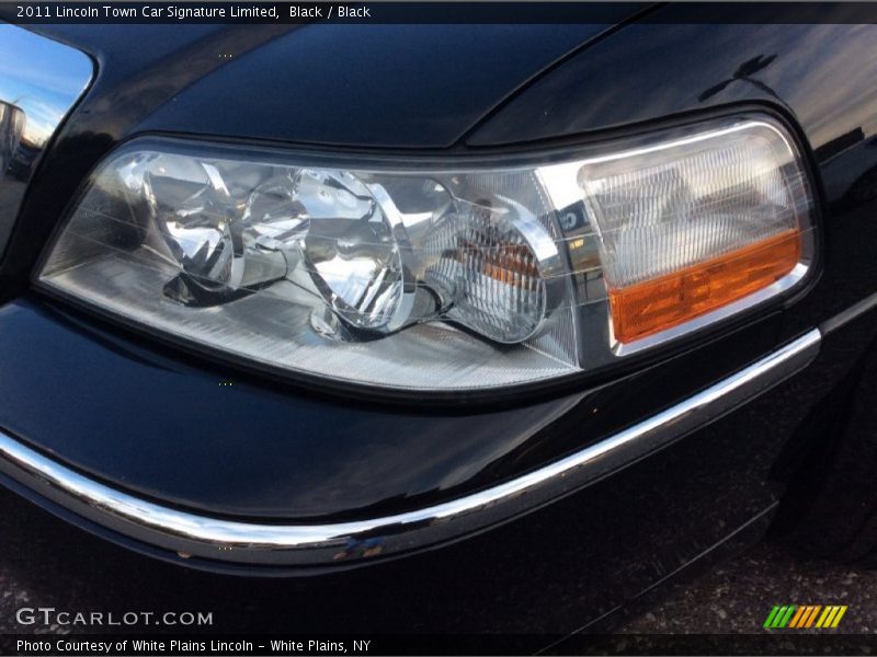 Black / Black 2011 Lincoln Town Car Signature Limited