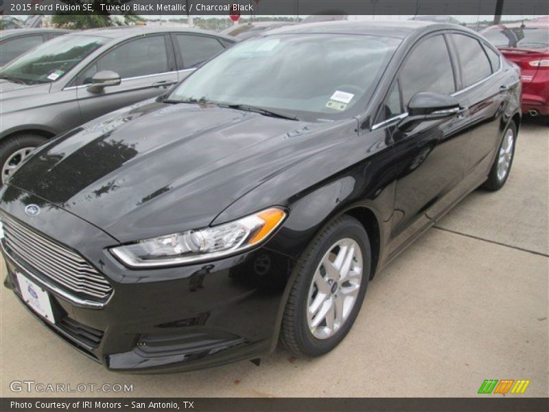Tuxedo Black Metallic / Charcoal Black 2015 Ford Fusion SE