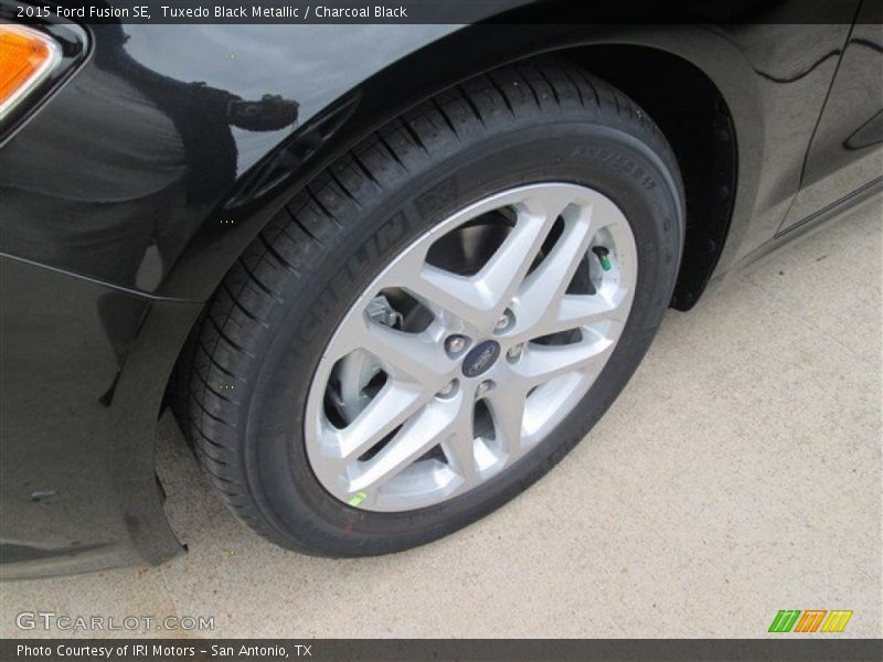 Tuxedo Black Metallic / Charcoal Black 2015 Ford Fusion SE