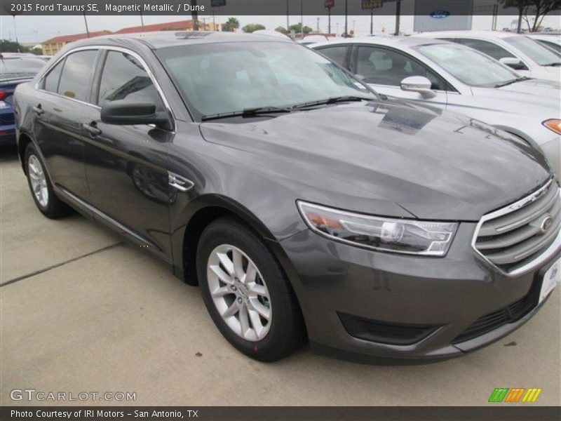 Magnetic Metallic / Dune 2015 Ford Taurus SE