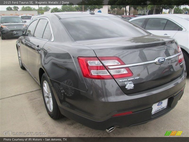 Magnetic Metallic / Dune 2015 Ford Taurus SE