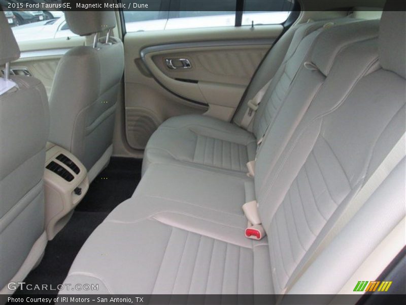 Magnetic Metallic / Dune 2015 Ford Taurus SE