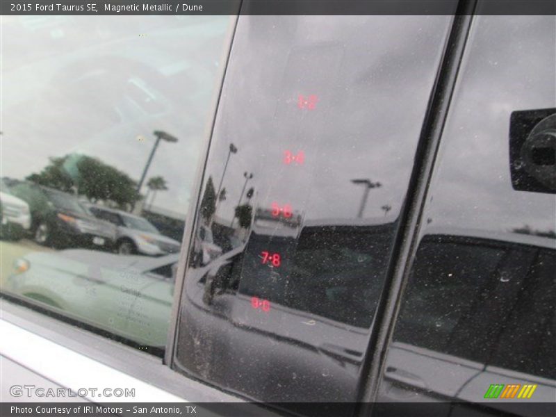 Magnetic Metallic / Dune 2015 Ford Taurus SE