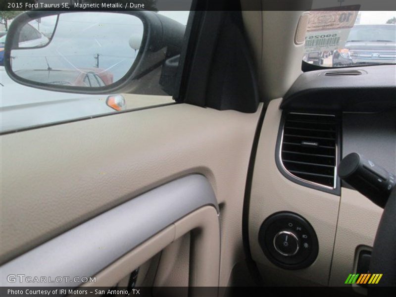 Magnetic Metallic / Dune 2015 Ford Taurus SE